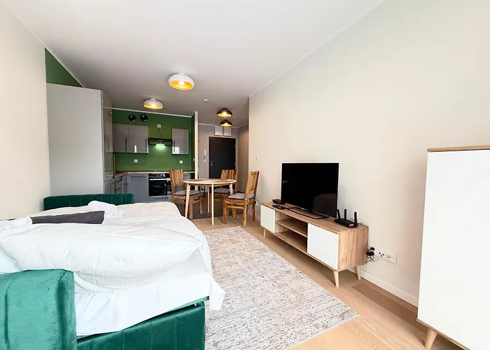 Madalinskiego Cosy By Bookinghost Daire