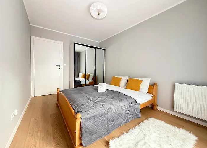 Madalinskiego Cosy By Bookinghost Daire *