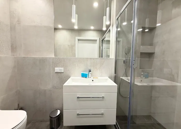 Madalinskiego Cosy By Bookinghost Daire